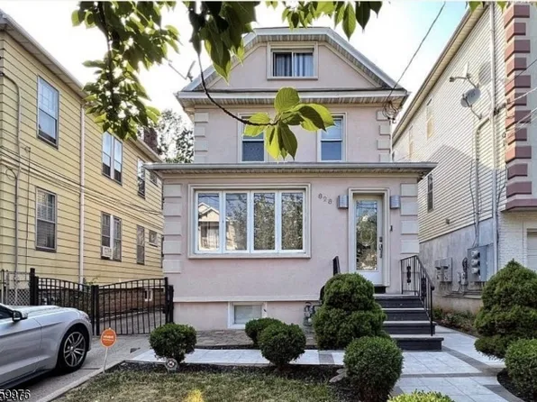 828 Van Buren Ave, Elizabeth City, NJ 07201