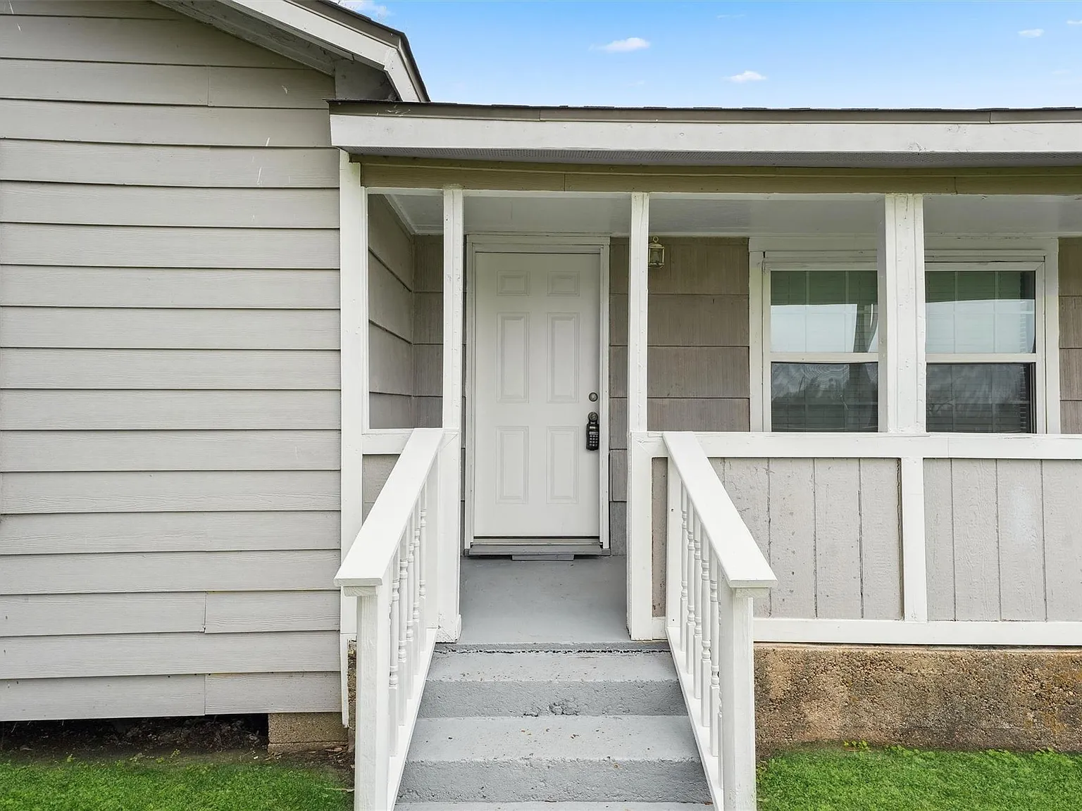 3 bed, 1.0 bath, 948 sqft, $1,300 — Photo 3