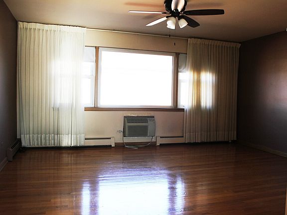 2nd image of 4017 N McVicker Ave APT 2E