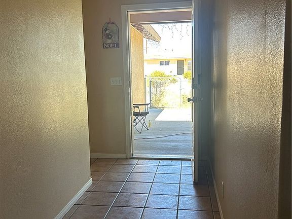 3rd image of 1301 W Willow Ave