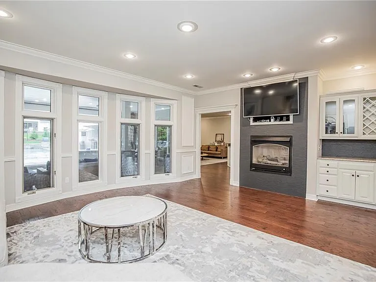 9 W Leiston Dr — Photo 10