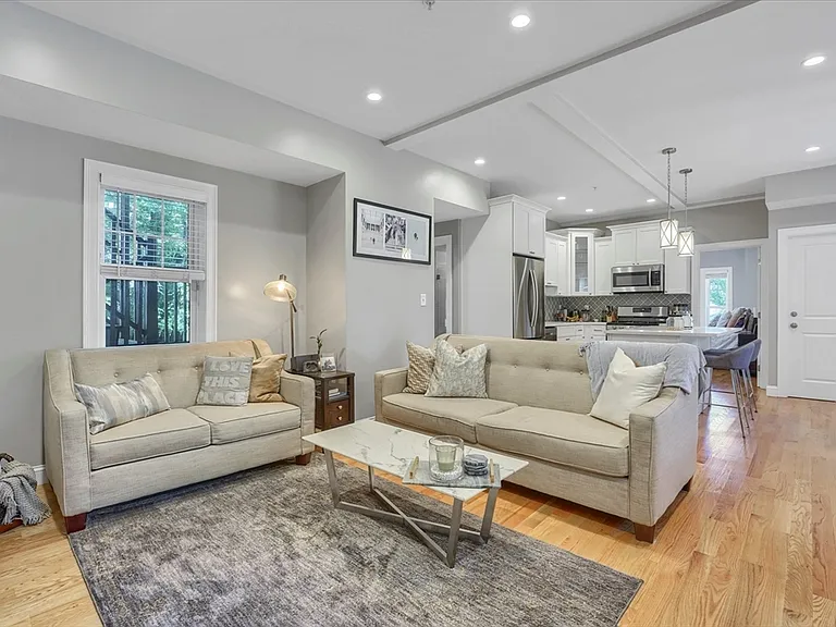 46 Port Norfolk St #1 — Photo 9
