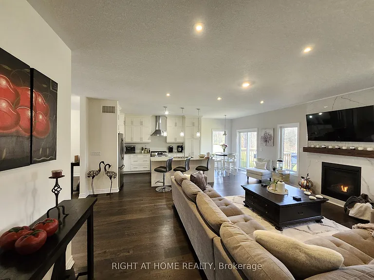 84 Diamond Valley Dr — Photo 36