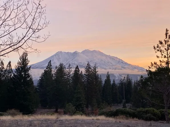 5921 Serrano Dr, Mount Shasta, CA 96067