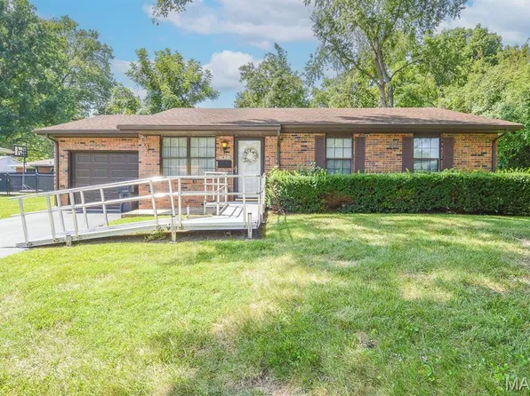 47 Belle Crest Dr, Belleville, IL 62221