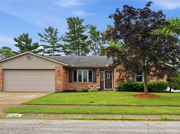 718 Greyhound Dr, New Lebanon, OH 45345