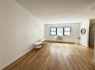 2565 12th St #3, Astoria, NY 11102