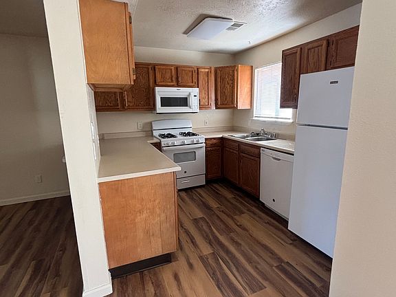 4th image of 5040 Sequoia Rd NW