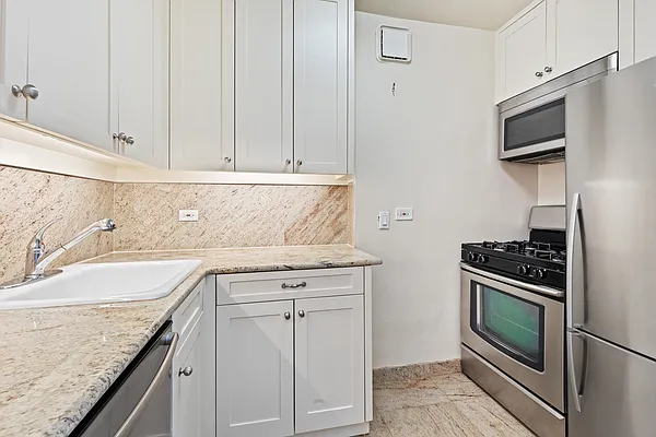 Rented by Douglas Elliman | media 7