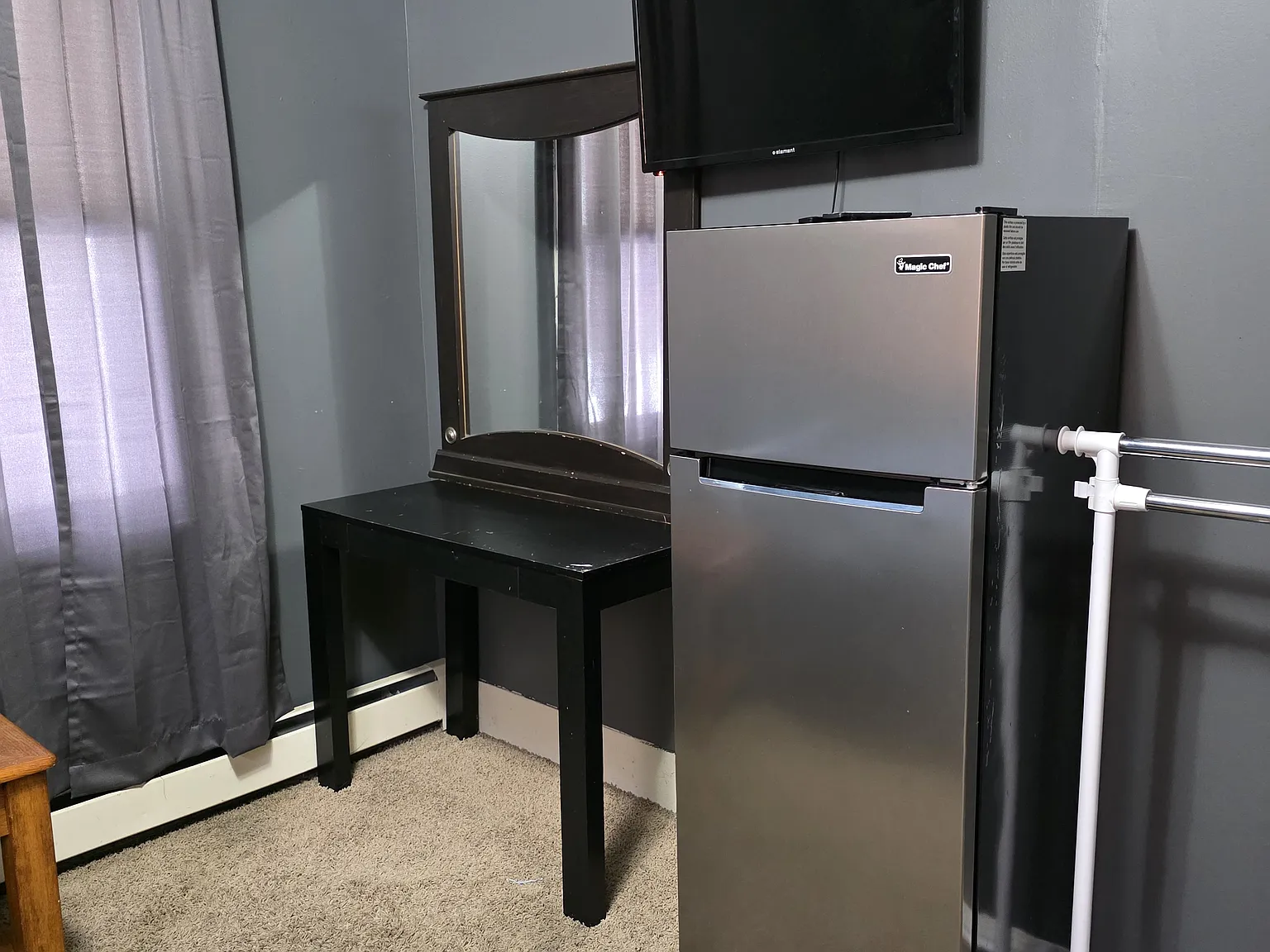 1 bed, 2500 sqft, $1,000 — Photo 2