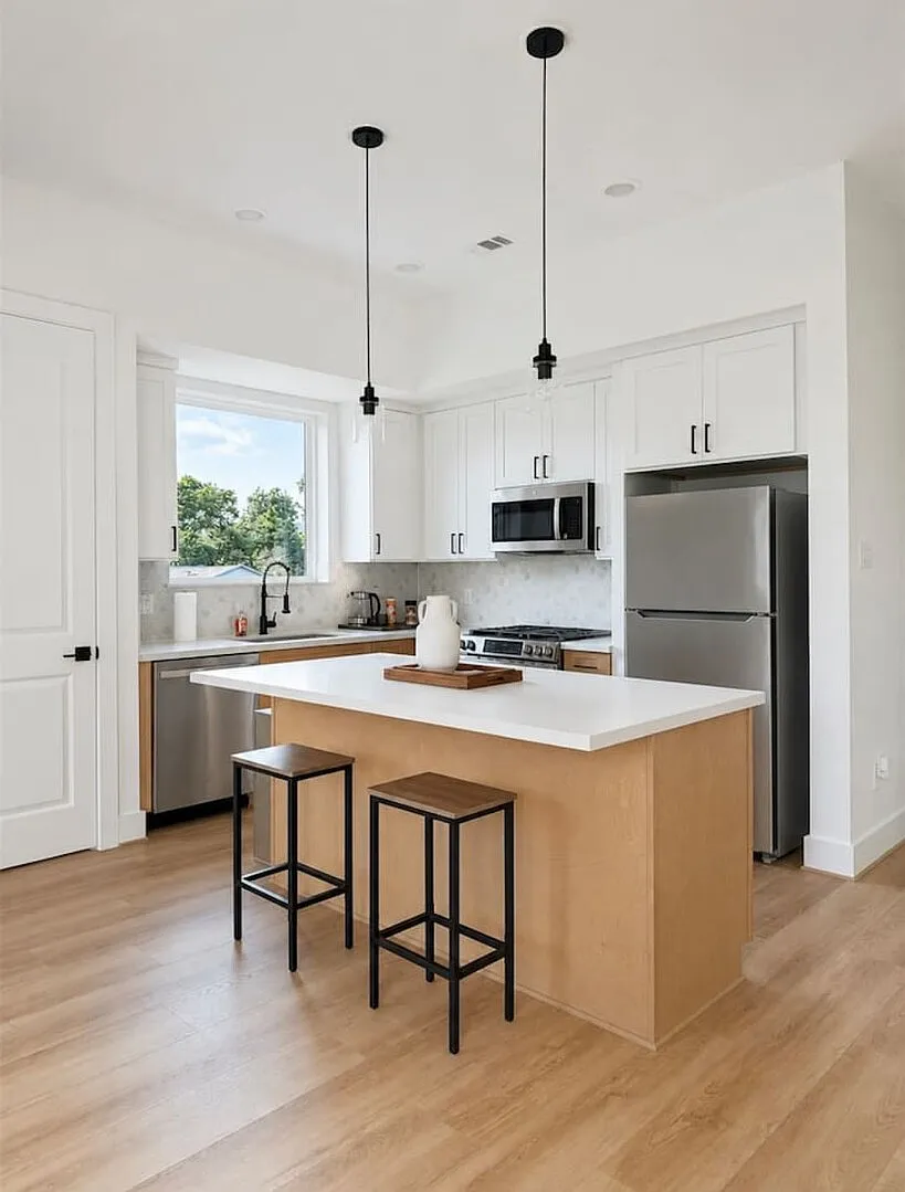 Modern 3BR Near UH, Downtown & Stadiums — Photo 1