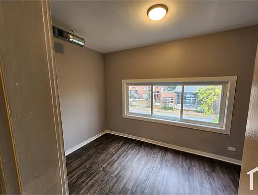 1459 E 69th Pl — Photo 8