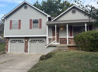 408 SE Bristol Dr, Lees Summit, MO 64063