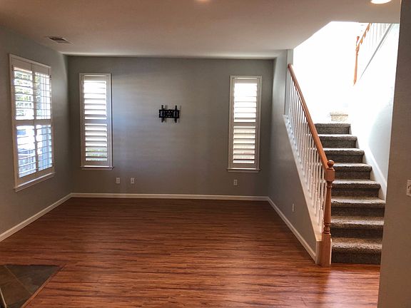 5th image of 3072 Village Plaza Dr