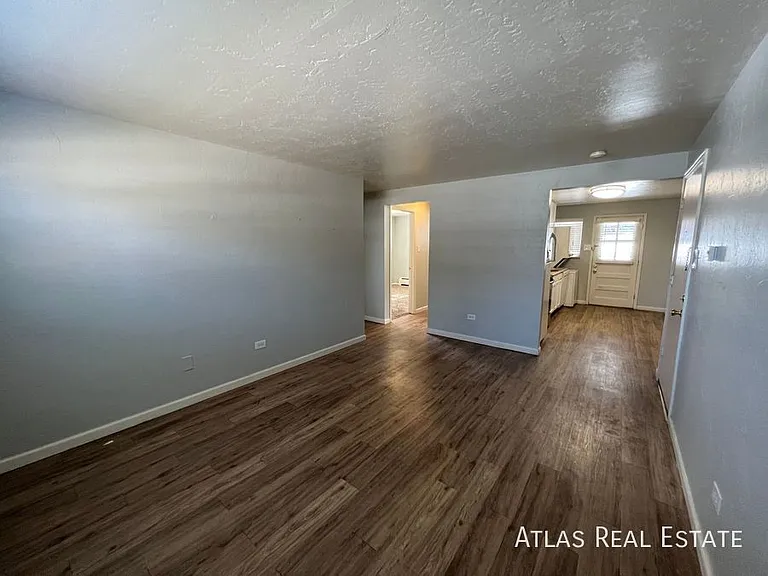 2337 S Locust St #C — Photo 2