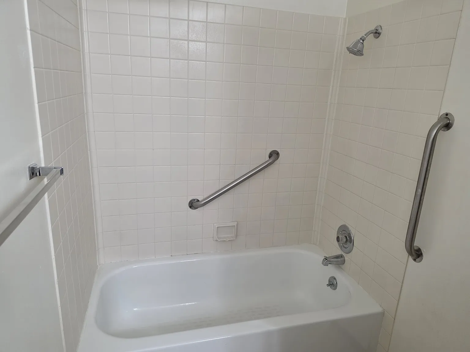Summit Apartments — Photo 4
