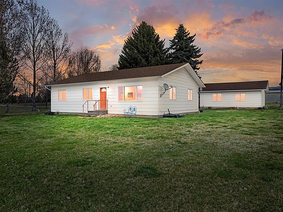 3rd image of 3505 Holly Ln