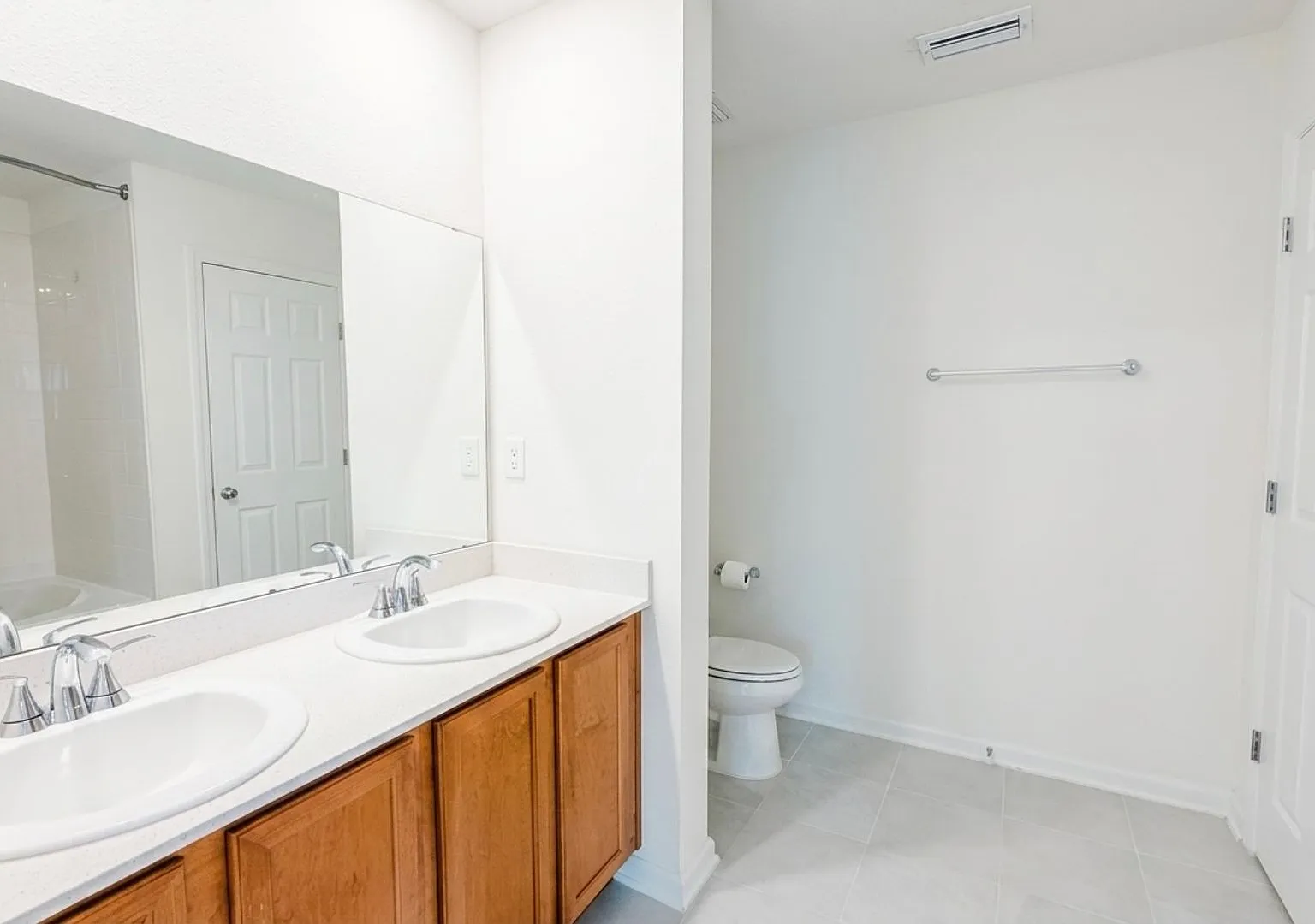 Spacious 3 Bed 2 Bath 2k SqFt in Sandler Lakes | Pet Friendly w/ Dog Door | Split Floor Plan | Se... — Photo 4