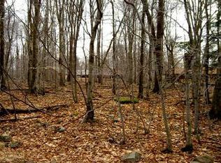 33 Middle Ridge Dr, Gouldsboro, PA 18424