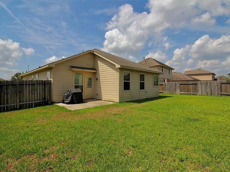 25311 Saddlebrook Ranch Dr — Photo 23
