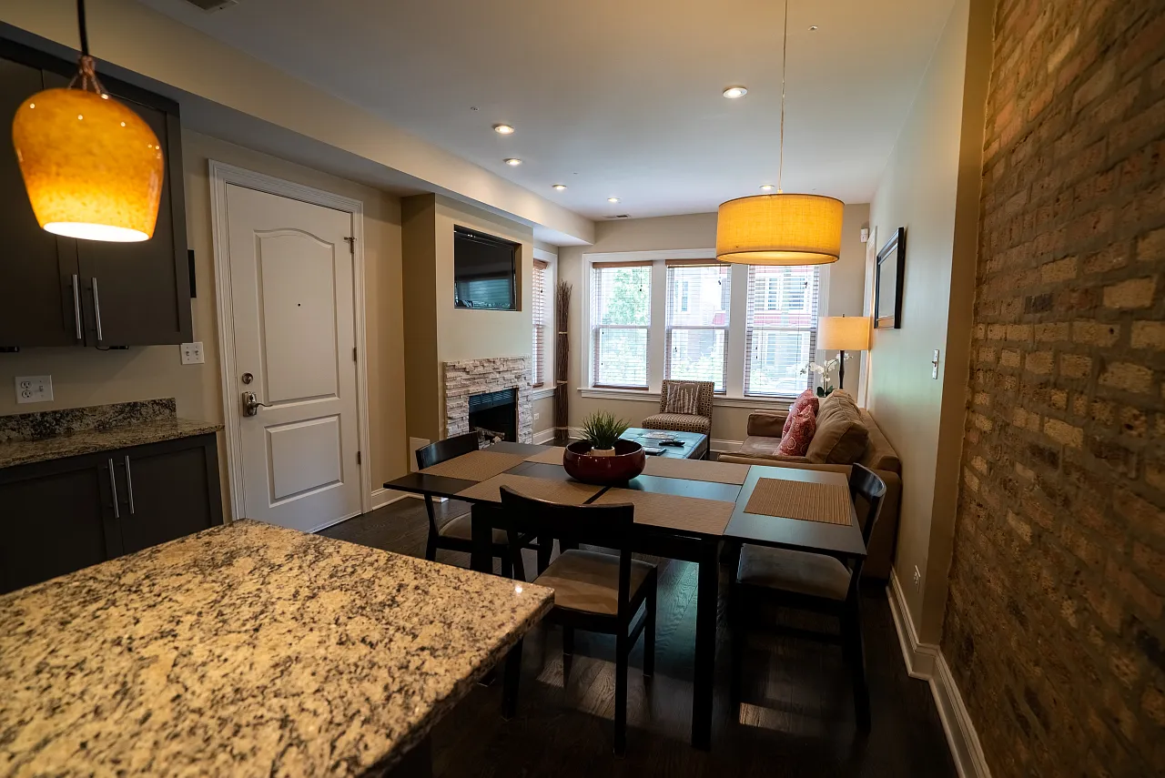 3 bed, 1400 sqft, $4,650 — Photo 2