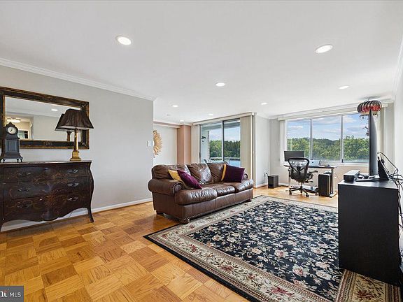 2nd image of 10201 Grosvenor Pl APT 1009
