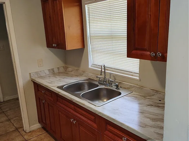 2709 Jackson St — Photo 5