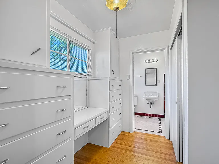 Powder Area To Bath From Bedroom