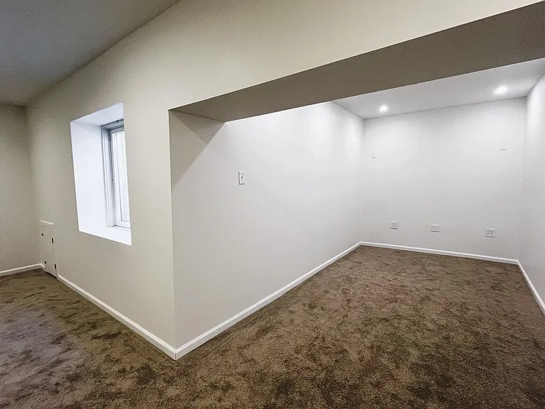 1825 N Pollock Way — Photo 35