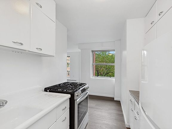 3rd image of 549 W 123rd St APT 5A