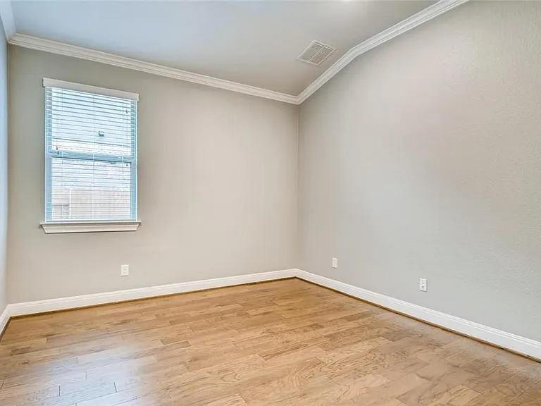 817 Kenney Fort Xing — Photo 17