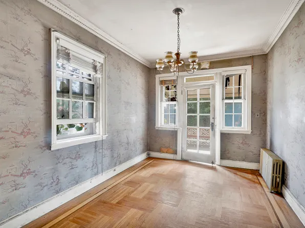 452 Marine Avenue image 8 of 19