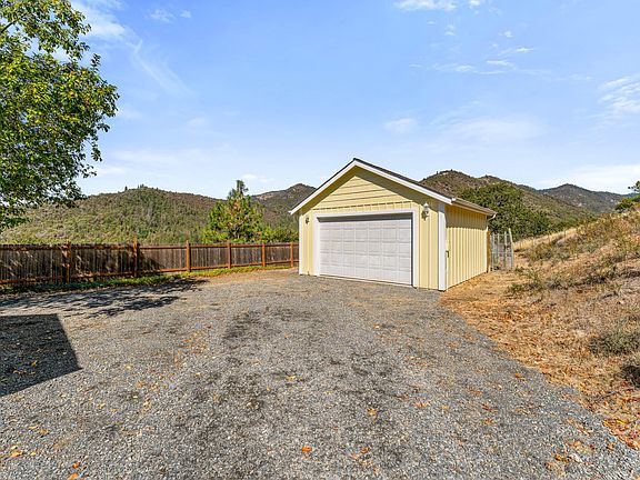 3rd image of 886 Humbug Creek Rd