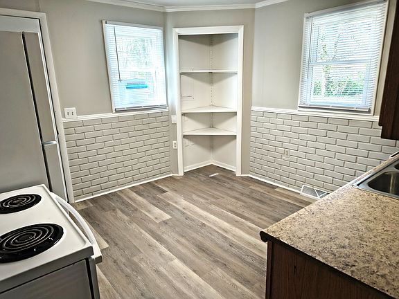 4th image of 2220 Indiana Ave