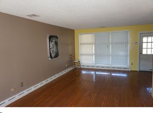 360 Hollowbrook Dr, Ewing, NJ 08638