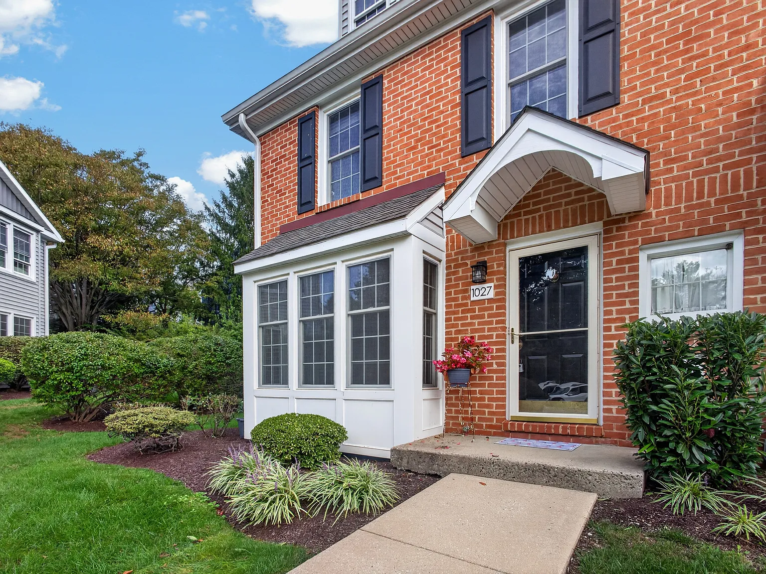 4 bed, 2.5 bath, 1658 sqft, $2,850 — Photo 2