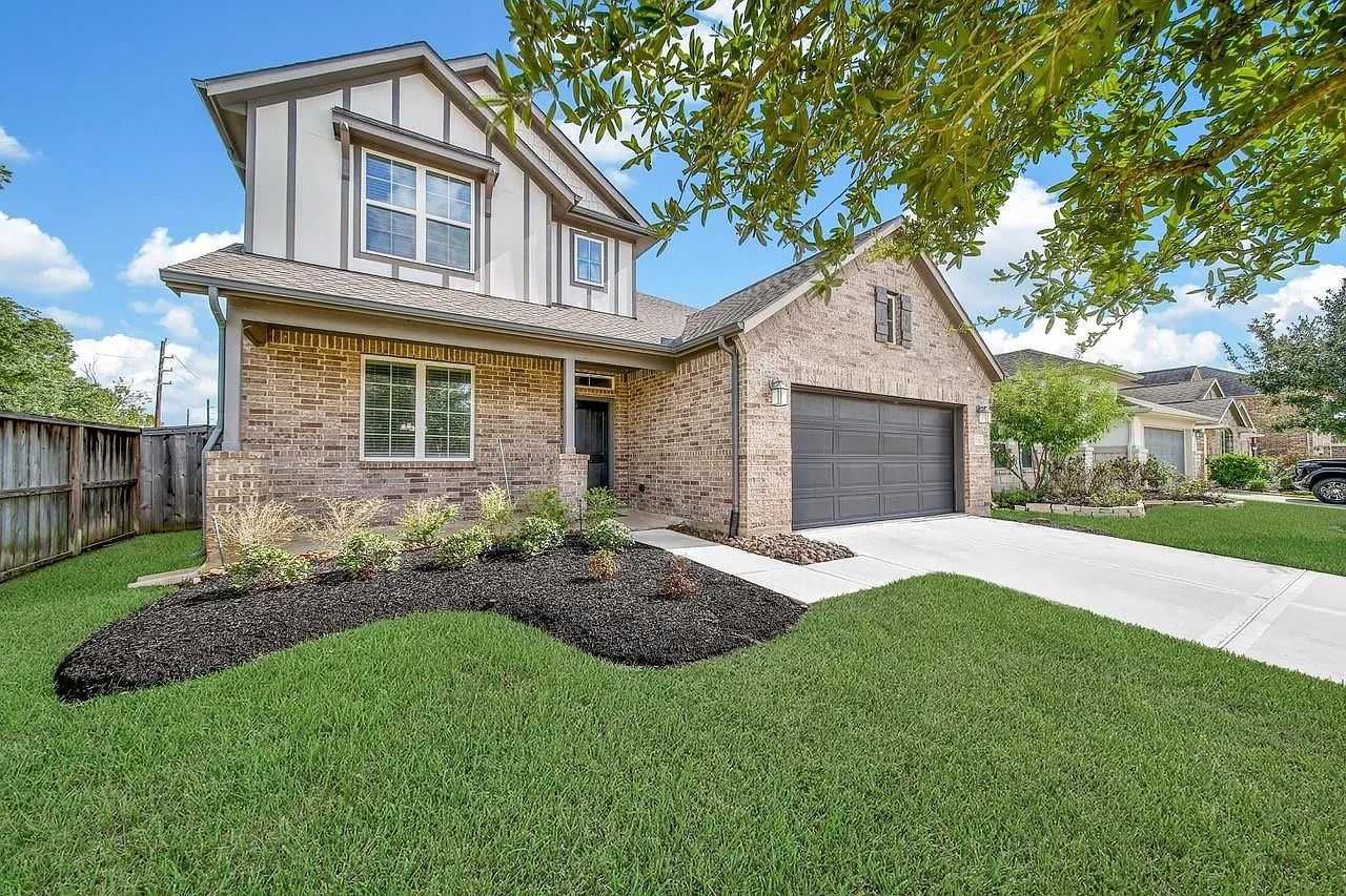 4 bed, 3.0 bath, 2804 sqft, $2,995 — Photo 3