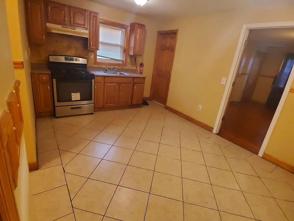 1st image of 228 Columbia Ave Floor 1