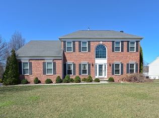 1823 Gary Rd, Stewartsville, NJ 08886