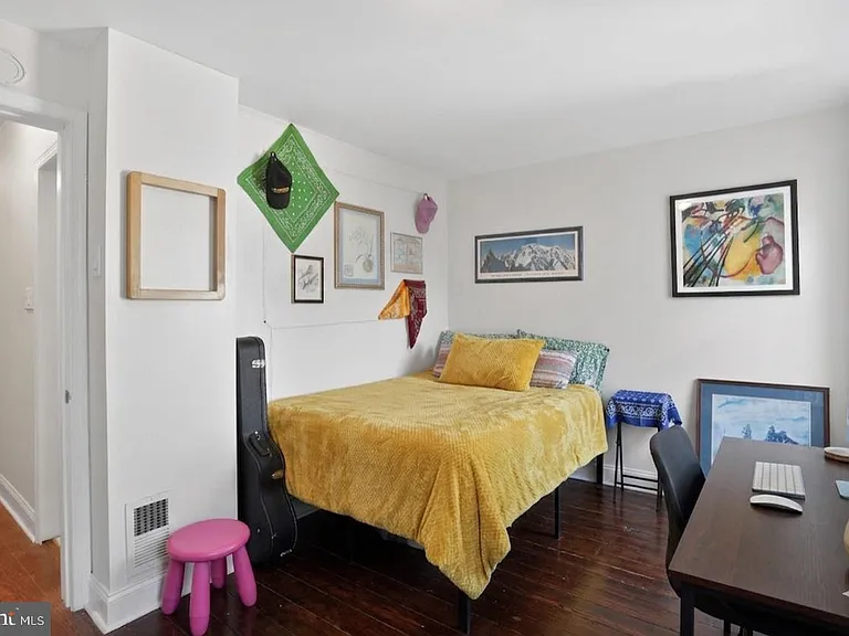 2623 Emerald St — Photo 24