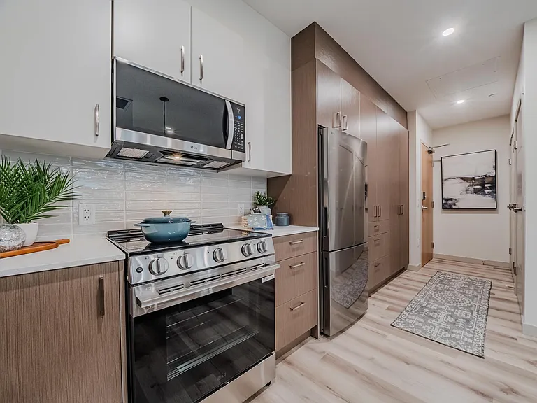 10020 101a Ave NW — Photo 6