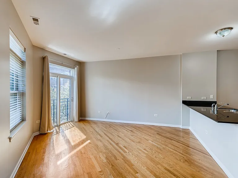758 W 14th Pl #2B — Photo 5