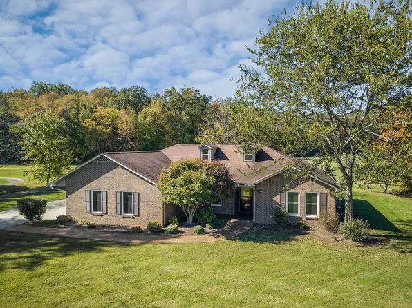 1128 N Plantation Dr, Cookeville, TN 38506