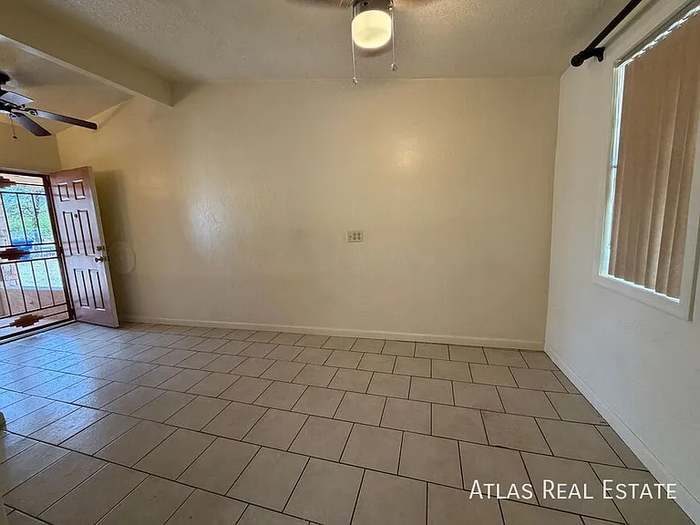 1932 S Campbell Ave — Photo 34