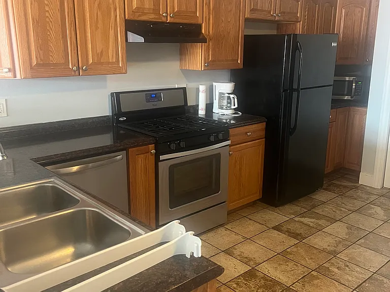 118 E Market St #3 — Photo 6