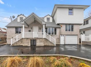 295 Plain Ct, Franklin Square, NY 11010