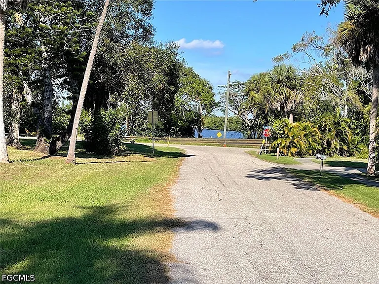 215 Delray Ave — Photo 20