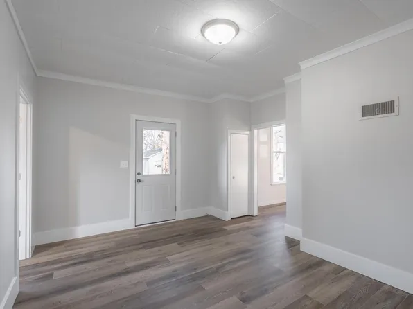 201 14th St #1, Winona Lake, IN 46590