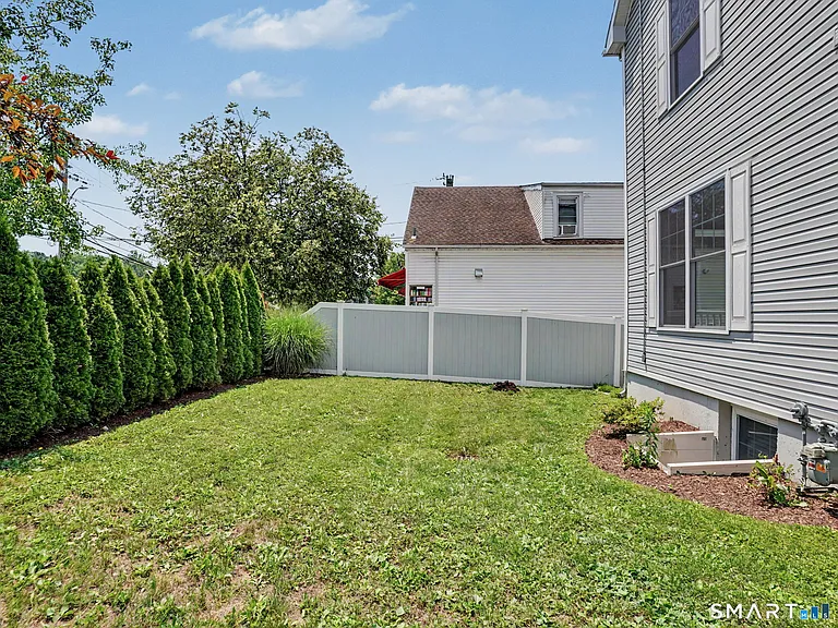 604 Newfield Ave #B — Photo 25