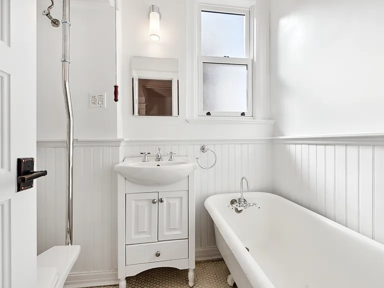 87 Perry St — Photo 12